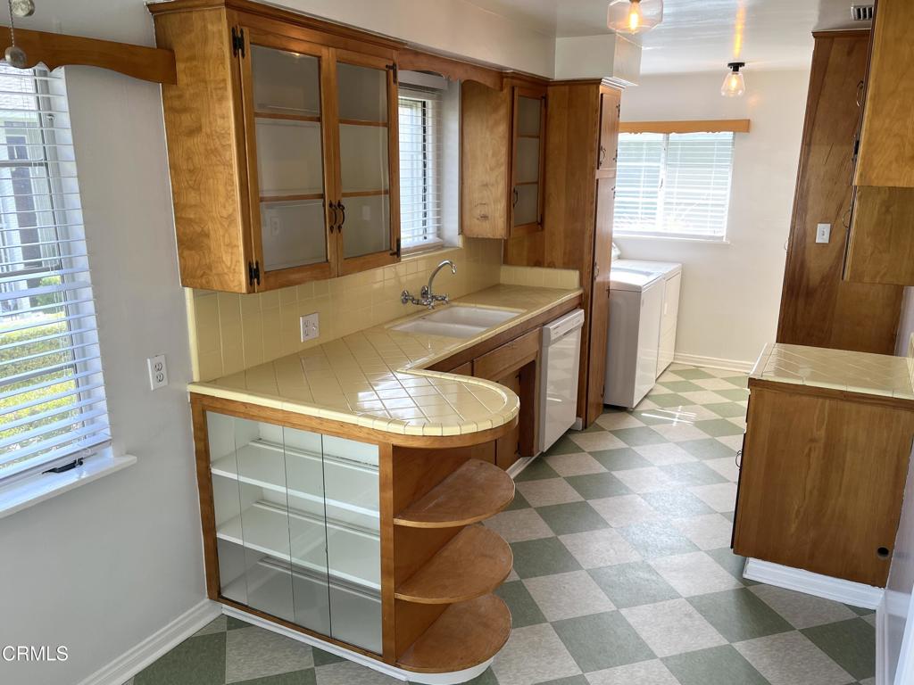 350 W Lemon Avenue