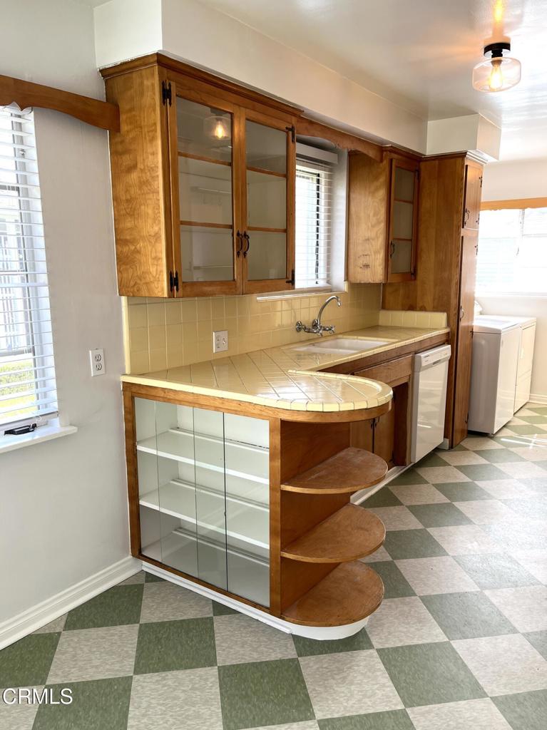 350 W Lemon Avenue