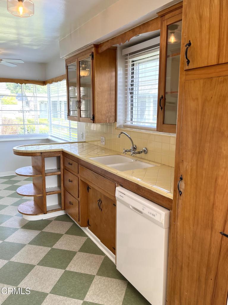 350 W Lemon Avenue