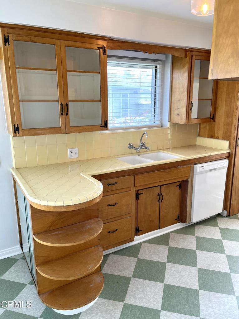 350 W Lemon Avenue