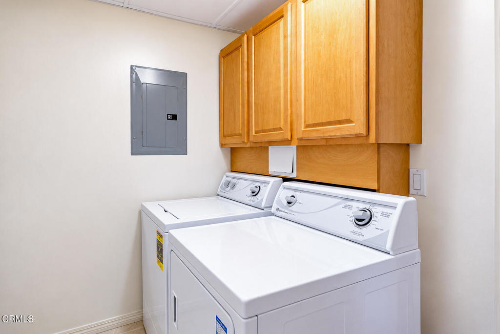 742 Locust 202