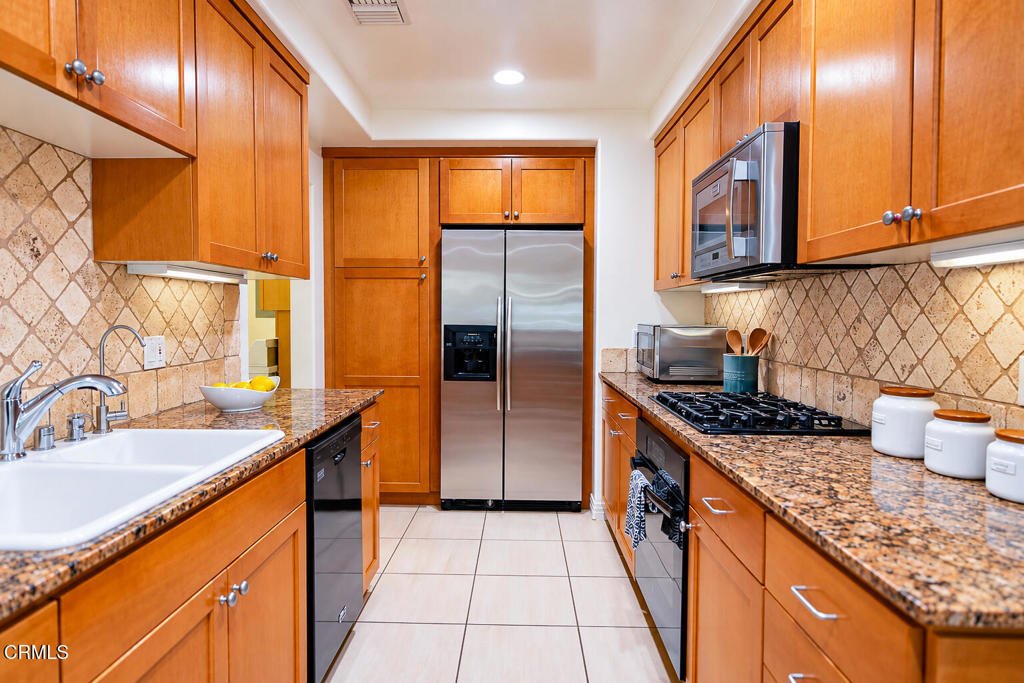 742 Locust 202