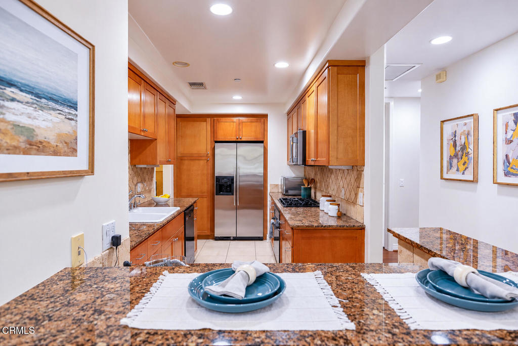 742 Locust 202