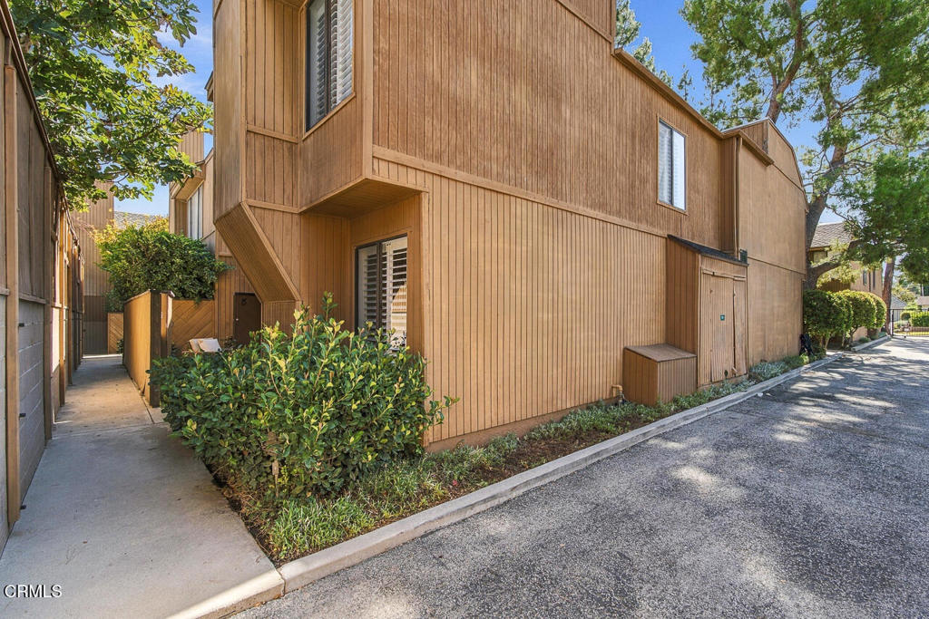 121 Arlington Drive 8