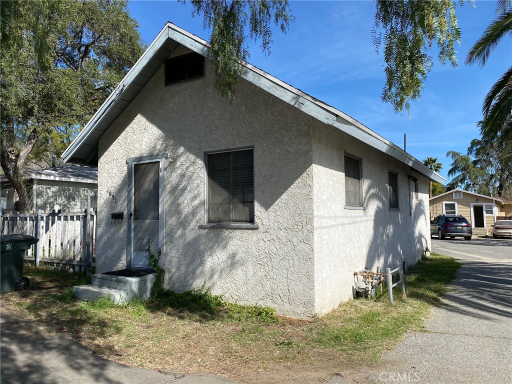 1692 University Drive