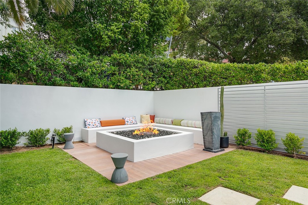 1043 Cresthaven Drive