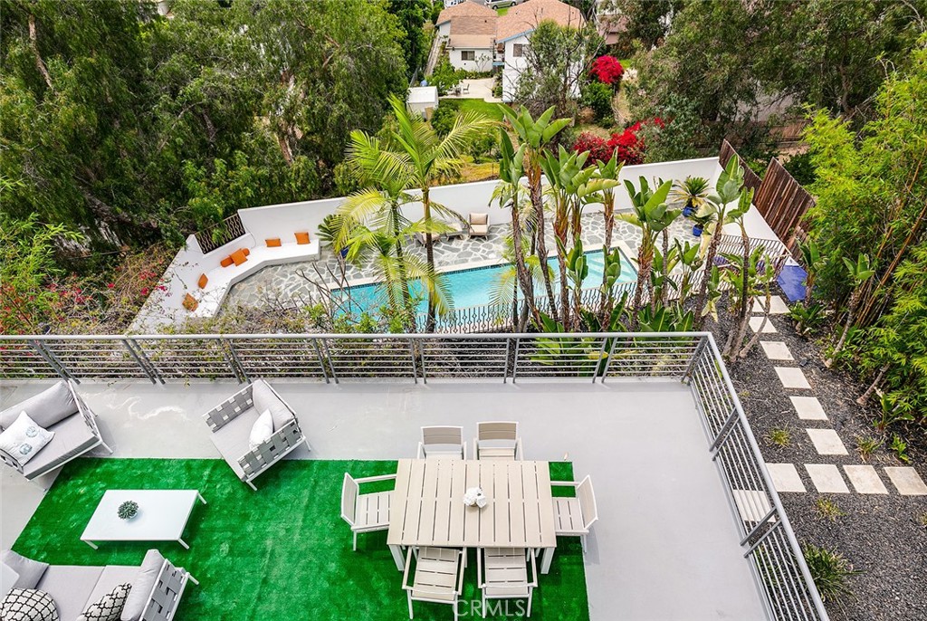 1043 Cresthaven Drive