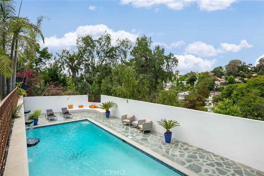 1043 Cresthaven Drive