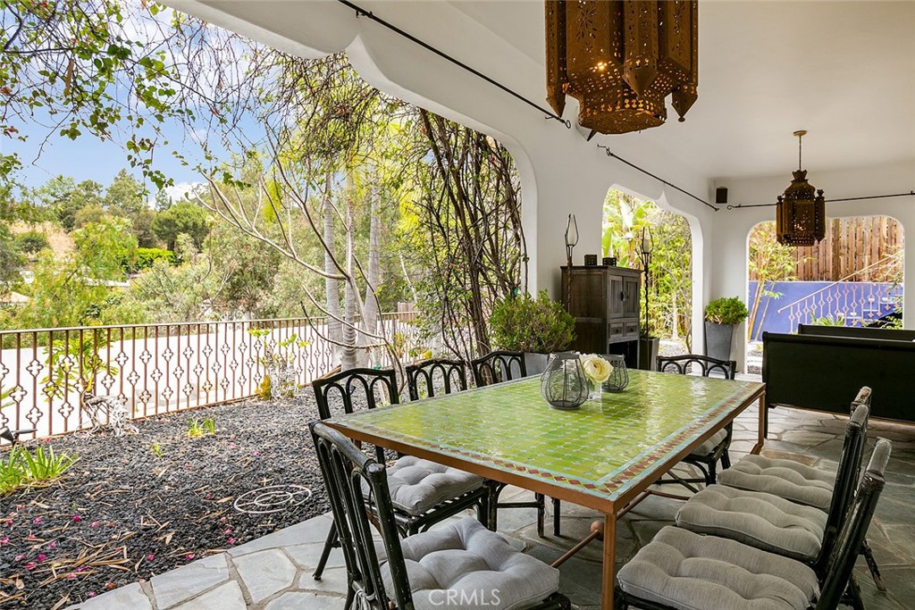 1043 Cresthaven Drive