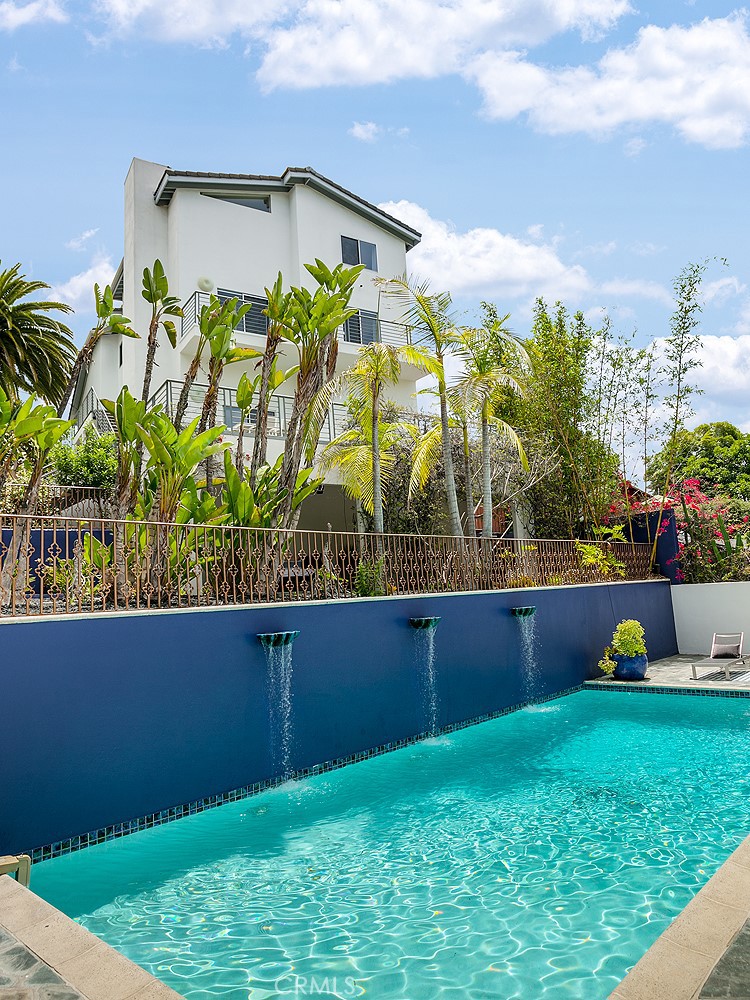 1043 Cresthaven Drive