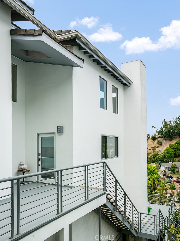 1043 Cresthaven Drive