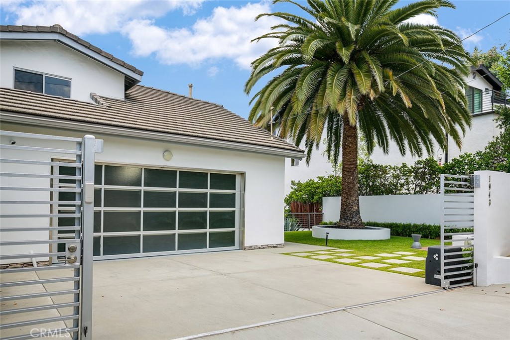 1043 Cresthaven Drive