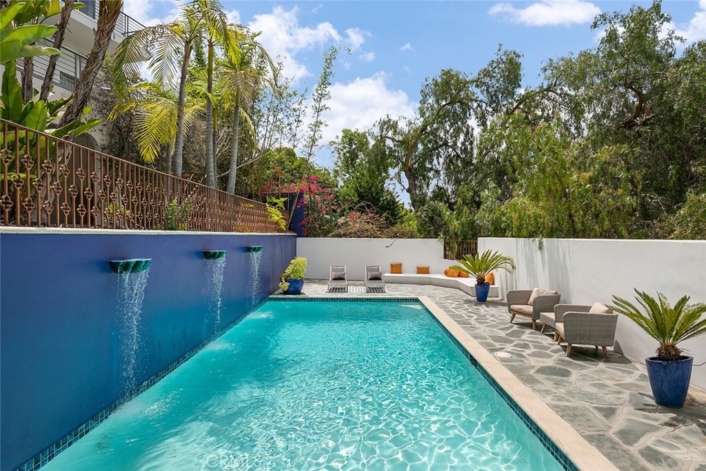1043 Cresthaven Drive