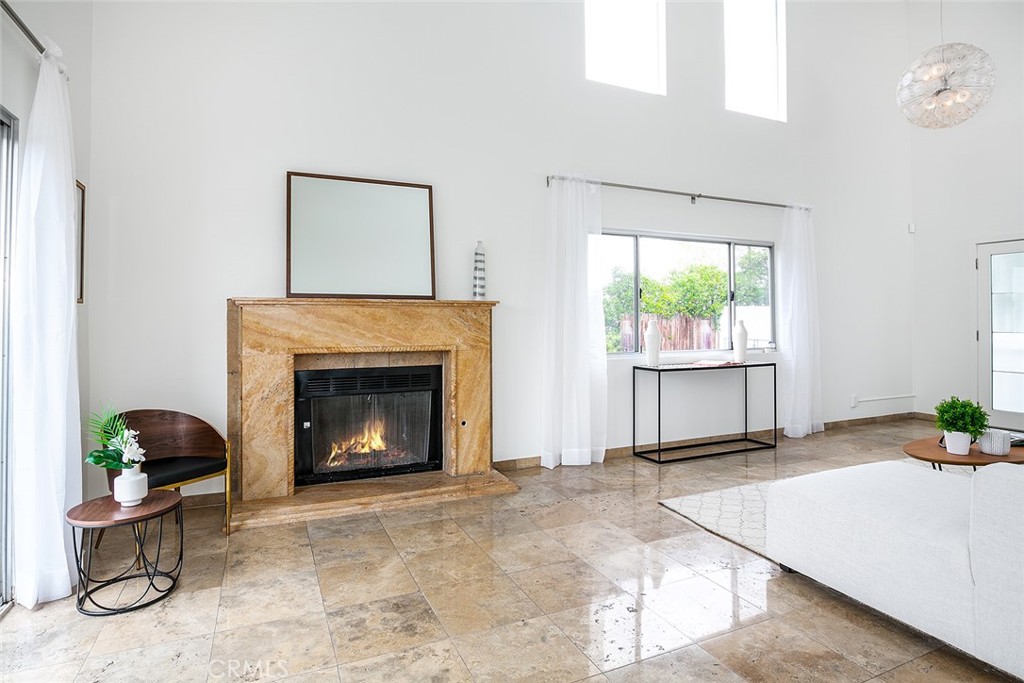 1043 Cresthaven Drive