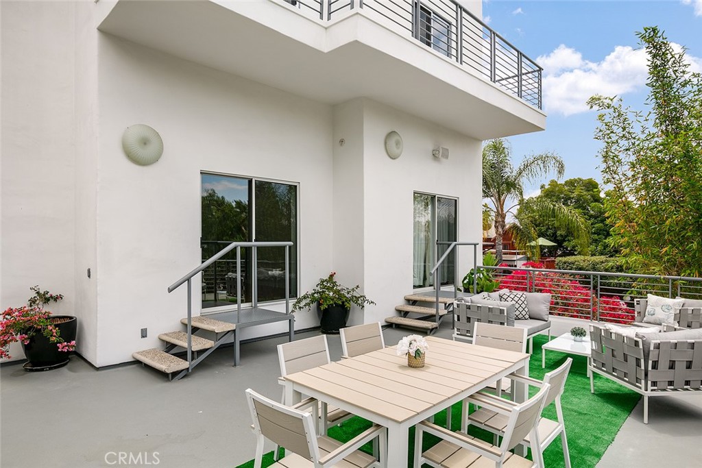 1043 Cresthaven Drive