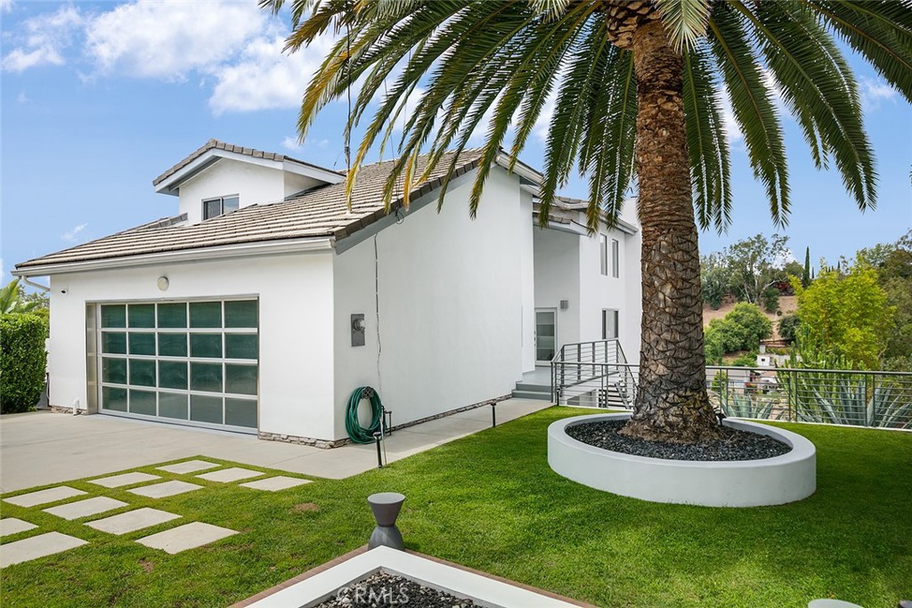 1043 Cresthaven Drive