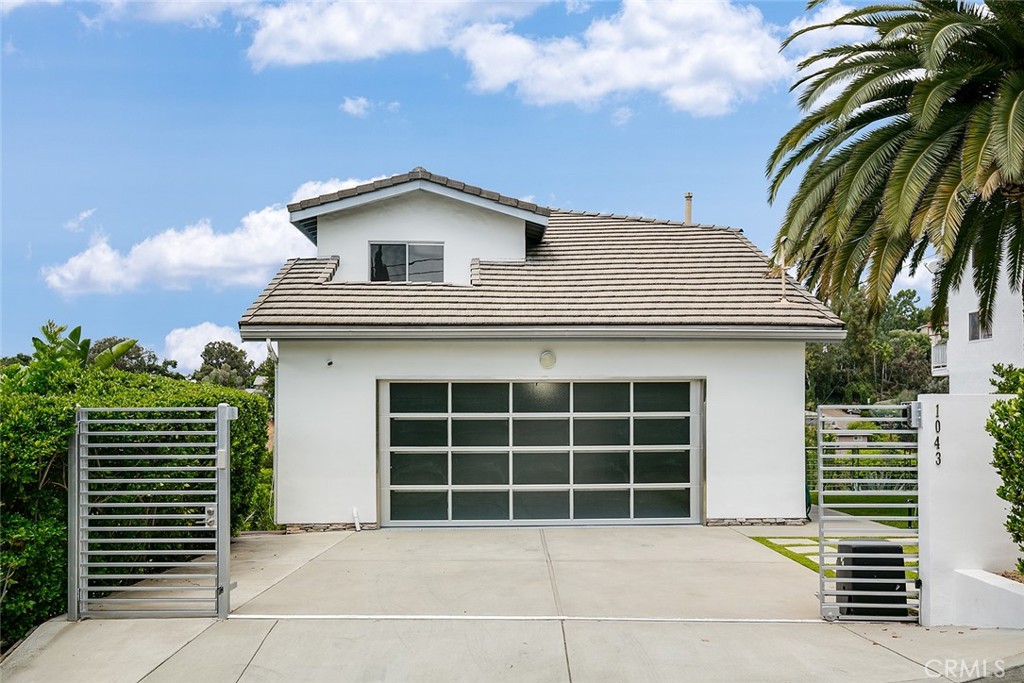 1043 Cresthaven Drive
