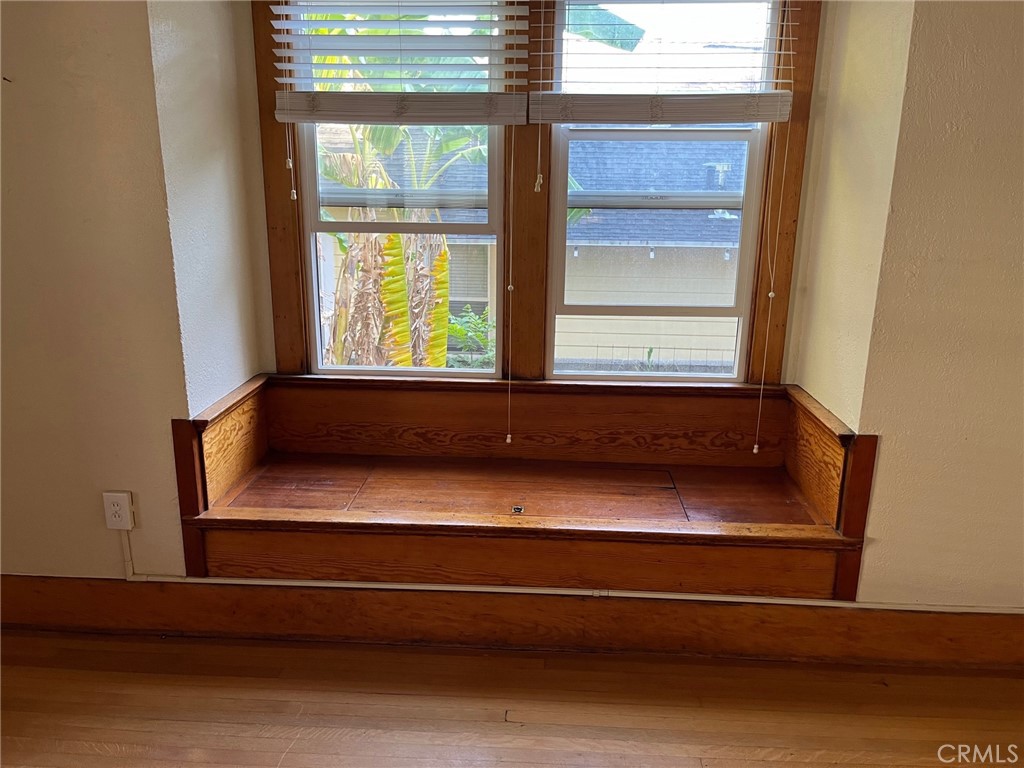 1751 N Oxford Avenue