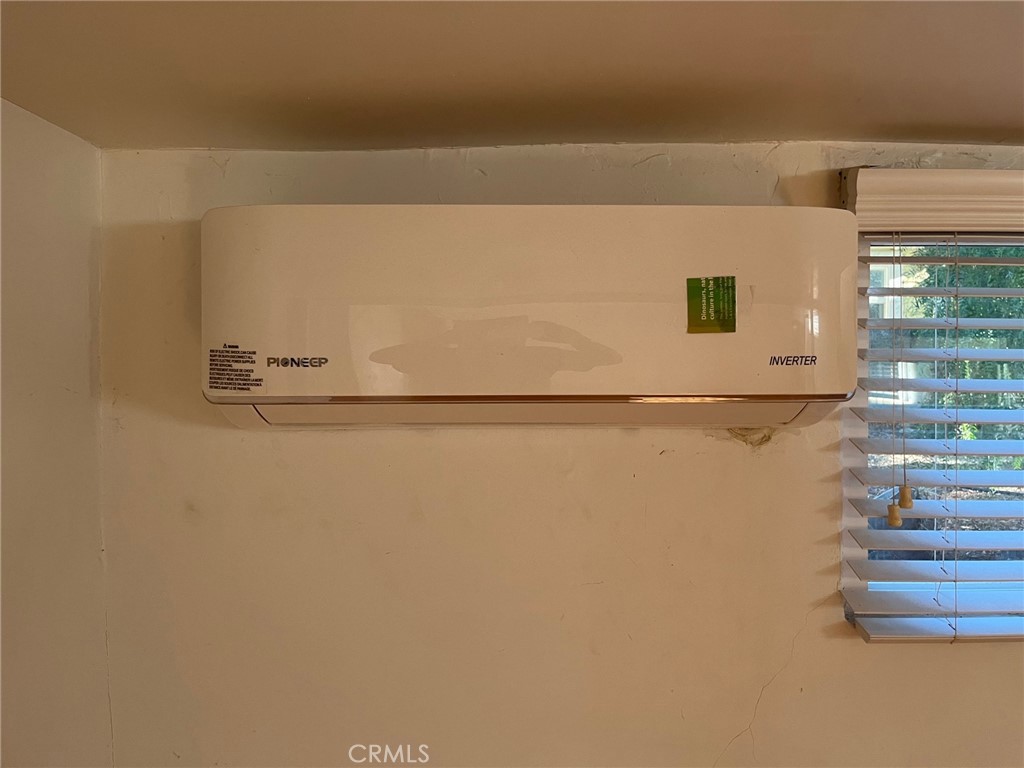 1751 N Oxford Avenue