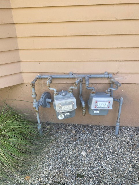 1751 N Oxford Avenue