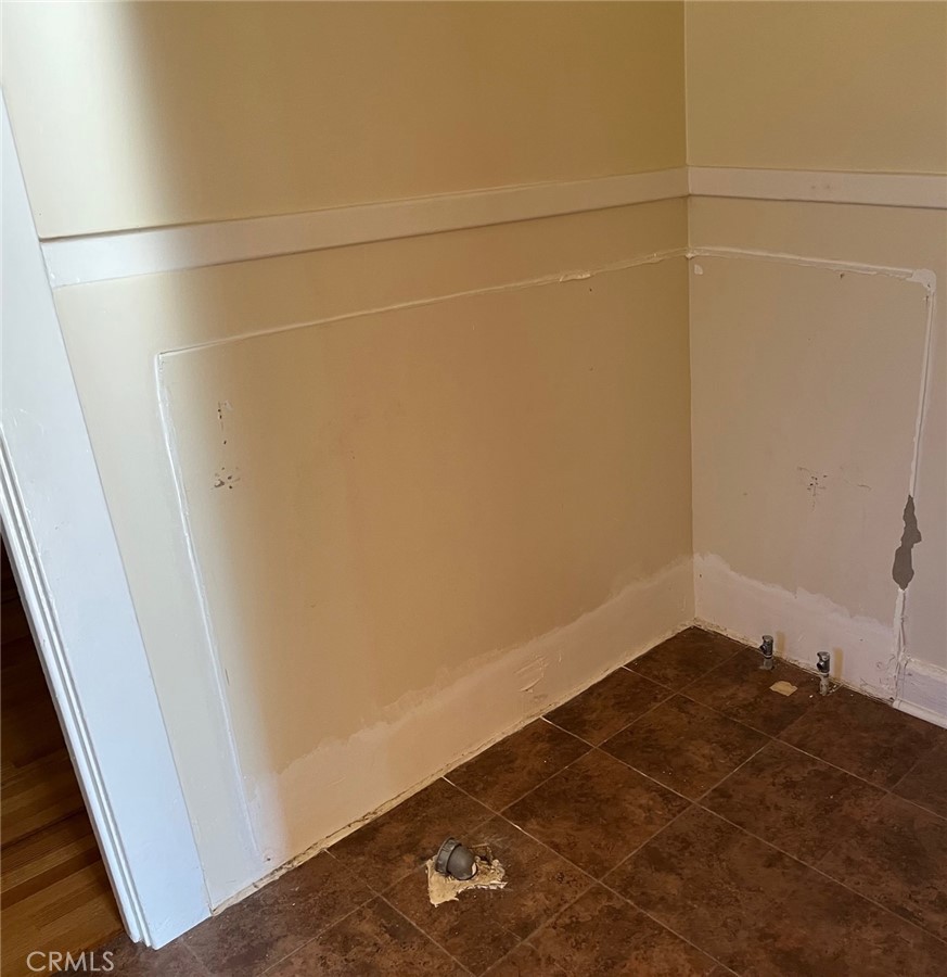 1751 N Oxford Avenue