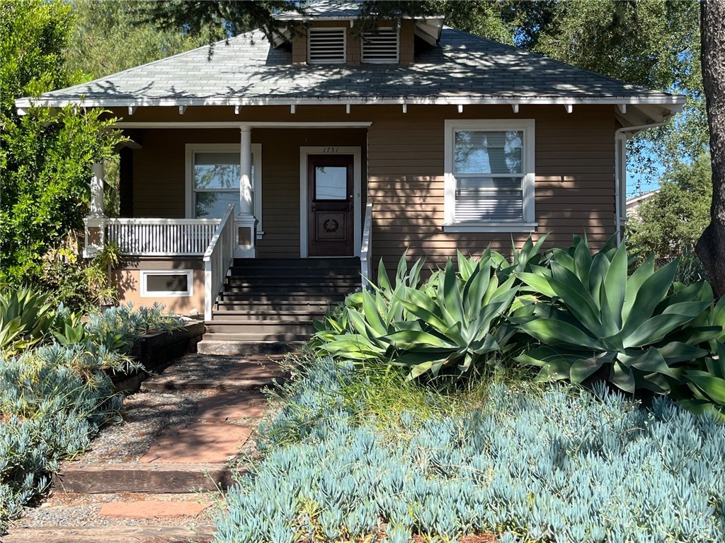 1751 N Oxford Avenue