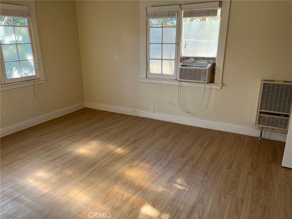 1751 N Oxford Avenue