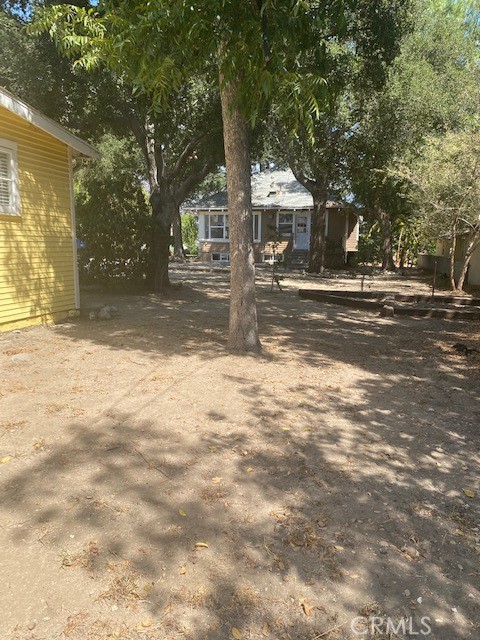 1751 N Oxford Avenue