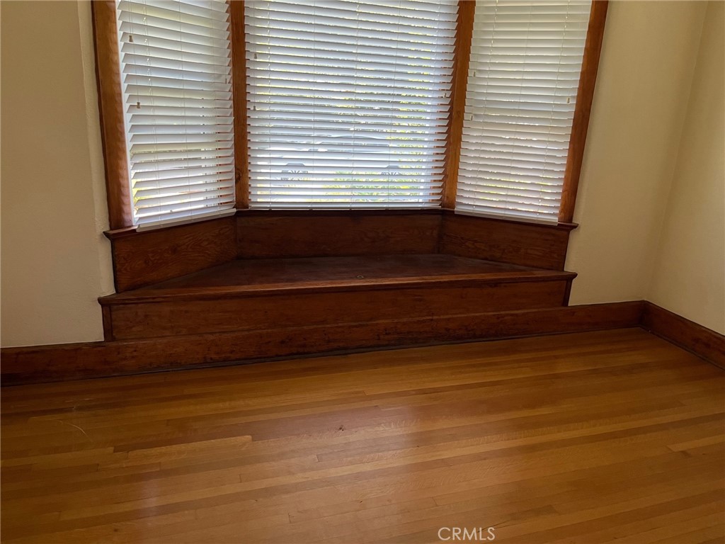 1751 N Oxford Avenue