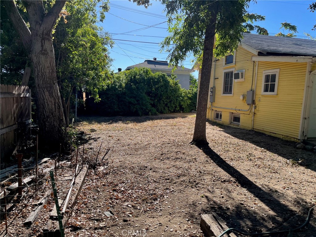 1751 N Oxford Avenue