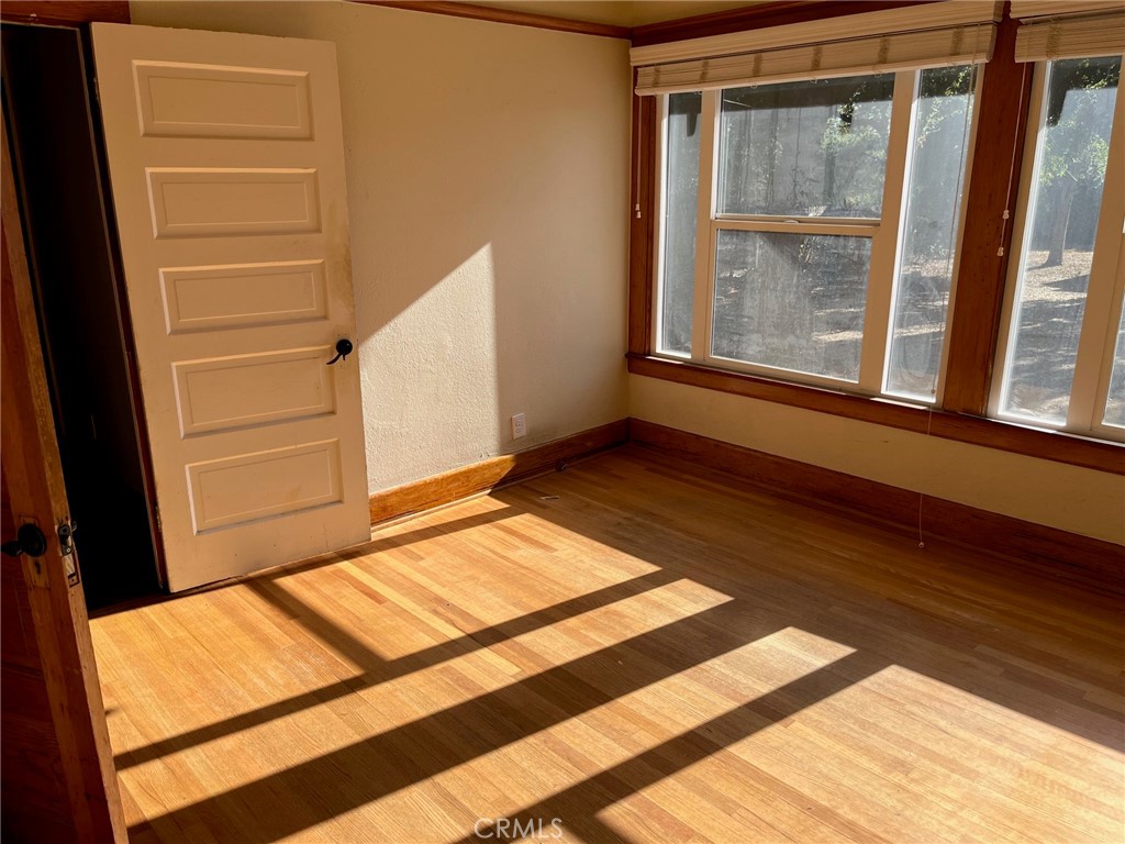 1751 N Oxford Avenue