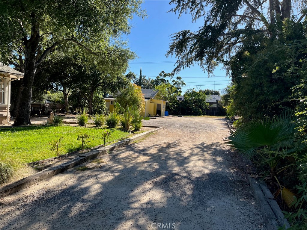 1751 N Oxford Avenue