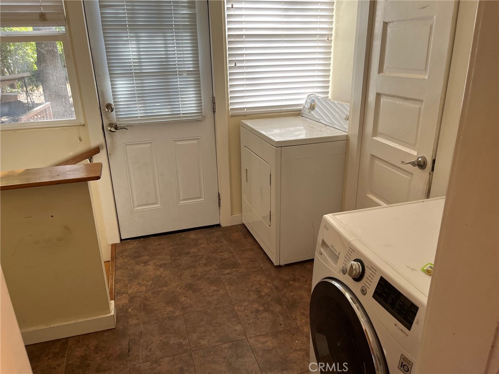 1751 N Oxford Avenue