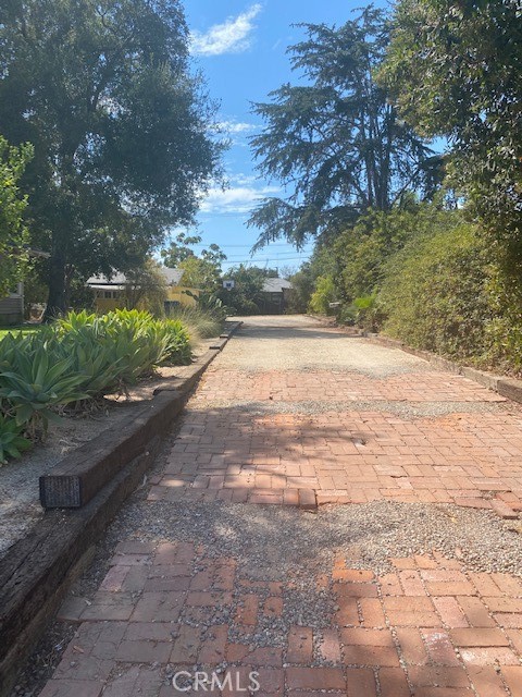 1751 N Oxford Avenue