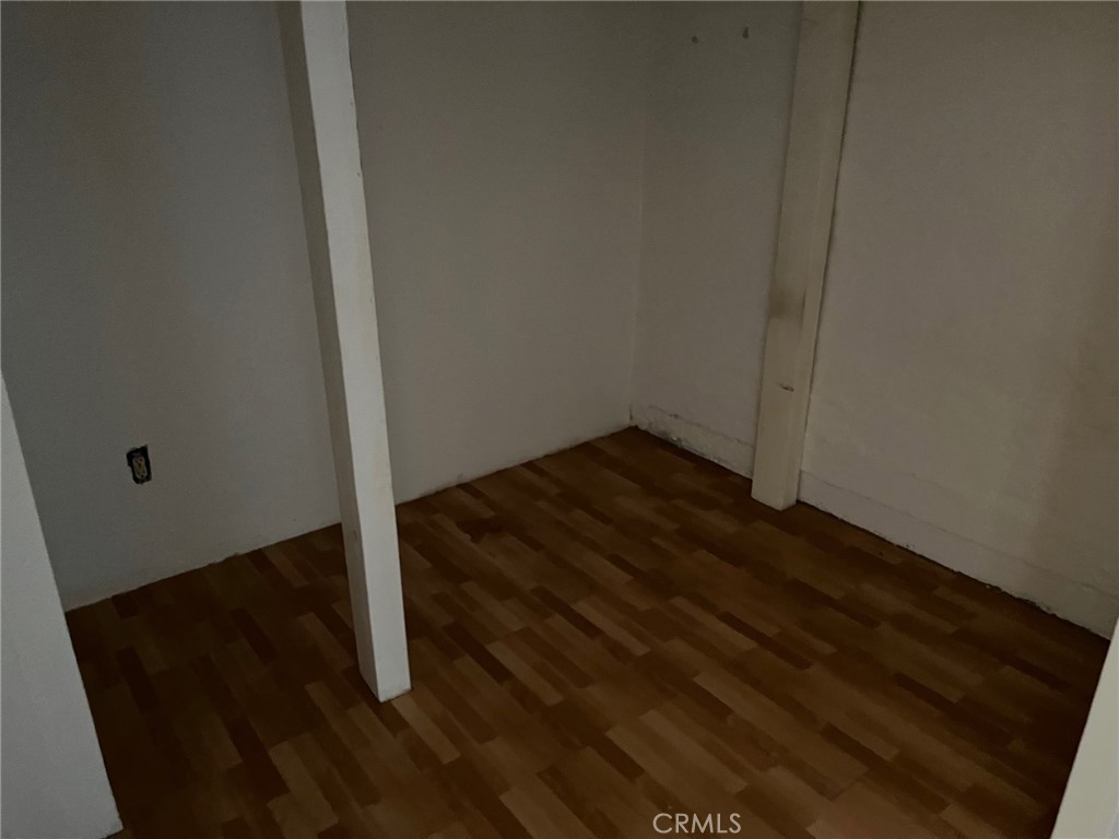 1751 N Oxford Avenue