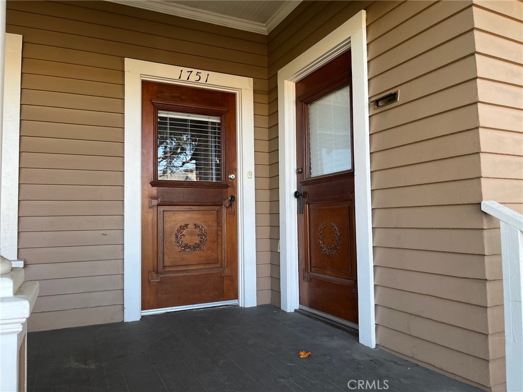 1751 N Oxford Avenue