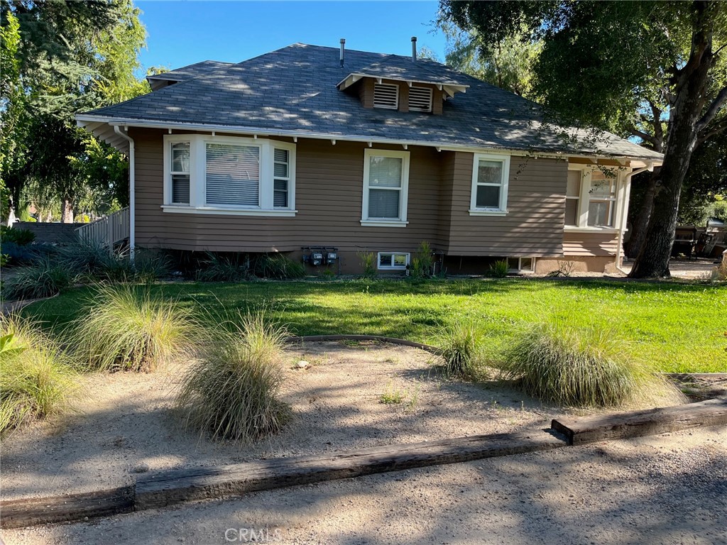 1751 N Oxford Avenue