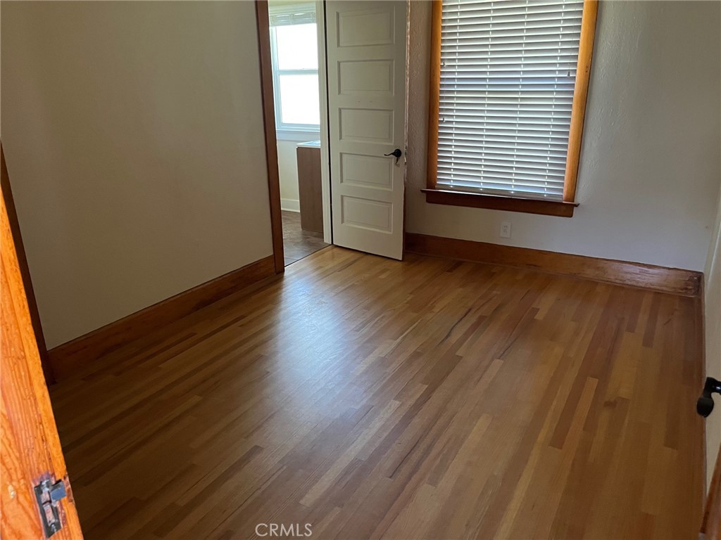 1751 N Oxford Avenue