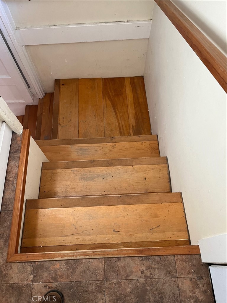 1751 N Oxford Avenue