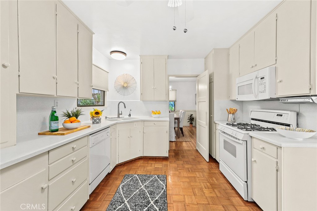 1183 Menlo Drive