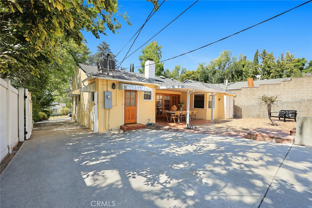 1183 Menlo Drive