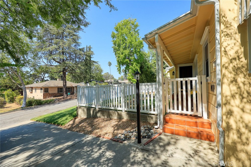 1183 Menlo Drive