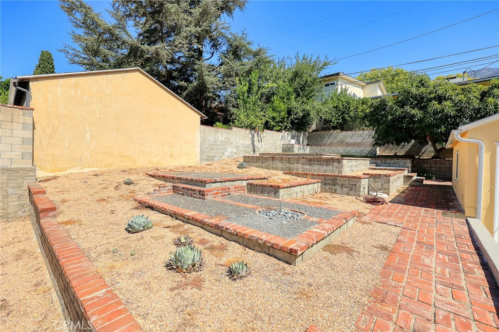 1183 Menlo Drive