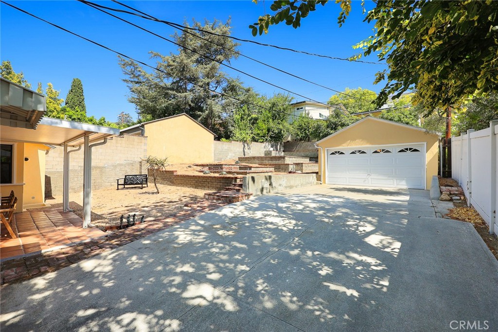 1183 Menlo Drive