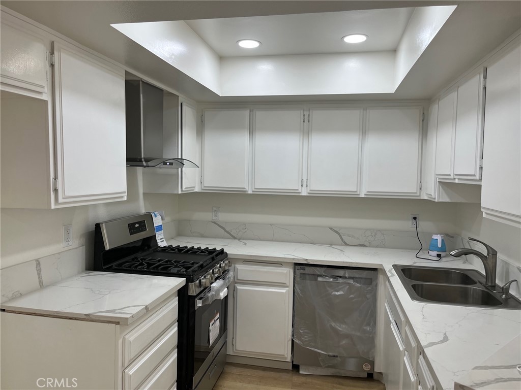 14610 Erwin Street Unit: 208