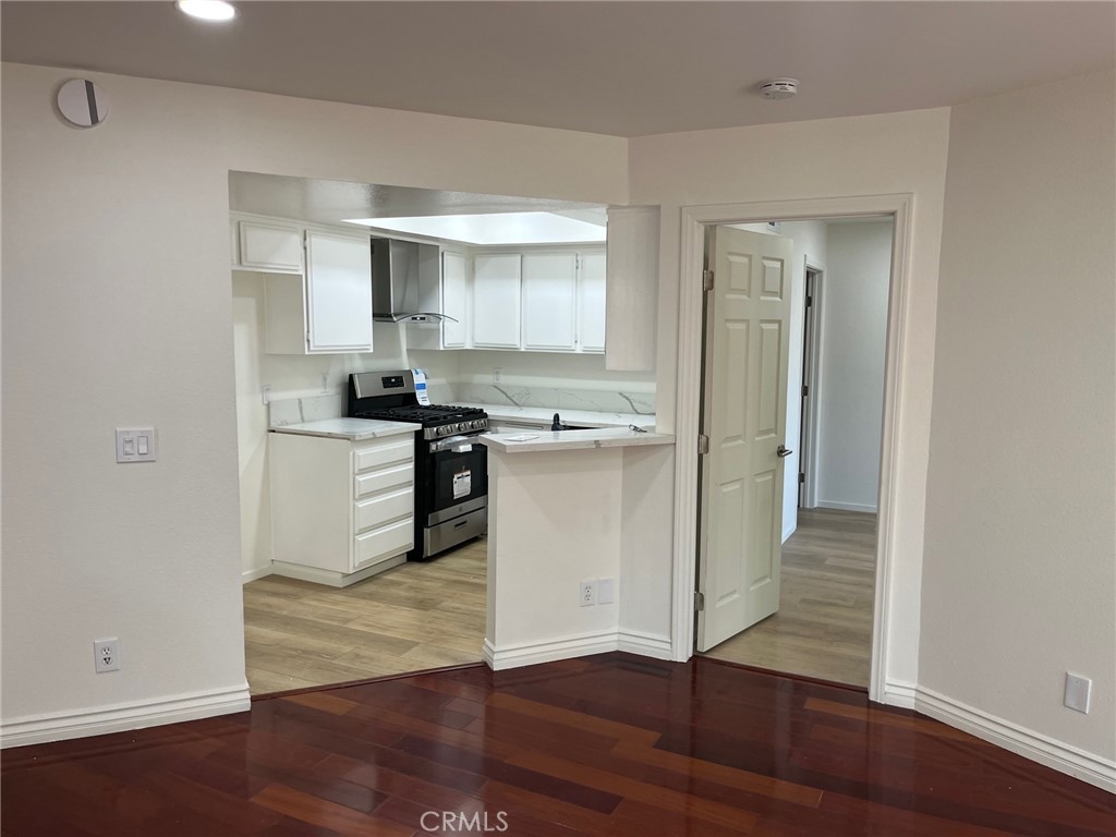 14610 Erwin Street Unit: 208