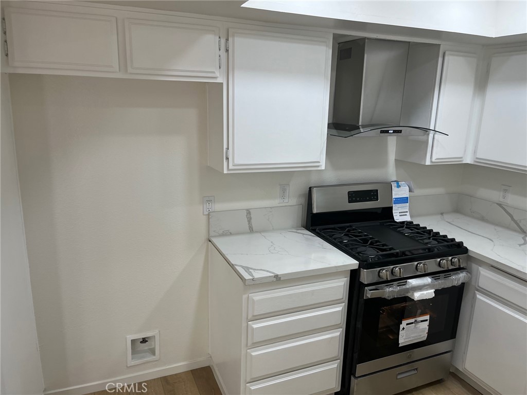 14610 Erwin Street Unit: 208