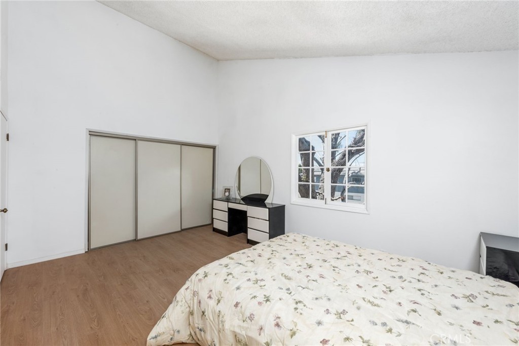 7422 Hazeltine Avenue 12