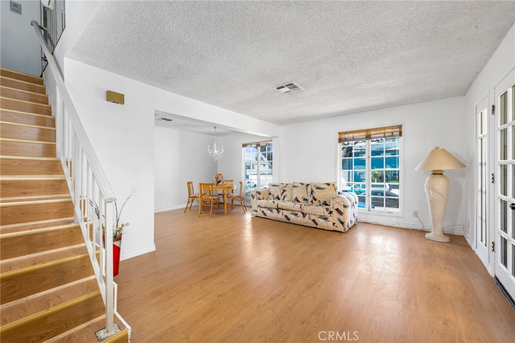 7422 Hazeltine Avenue 12