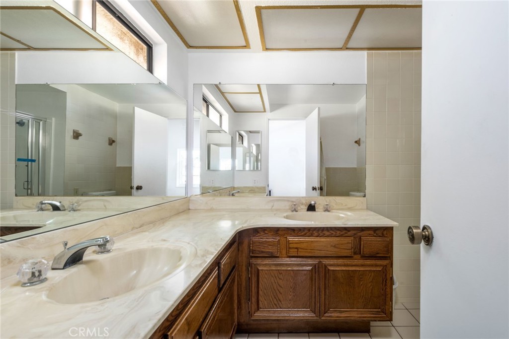 7422 Hazeltine Avenue 12